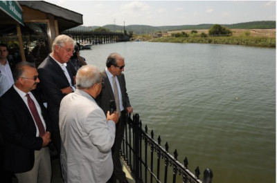Zeki Baran, Lodewijk van Nieuwenhuijze (HNS) en de Turkse minister van Landbouw, Mehdi Eker