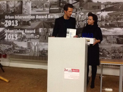 Elma van Boxel and Kristian Koreman (ZUS) receive the UIAB 2013. Photo: Korrie Louwes